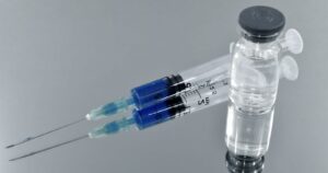 OMS se muestra optimista y espera que haya millones de dosis de vacunas contra el coronavirus a finales de 2020