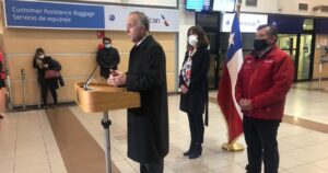 Vuelo humanitario lleva a 180 colombianos a su país y traerá de vuelta de 60 chilenos