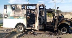 México: queman ambulancia y destrozan un hospital