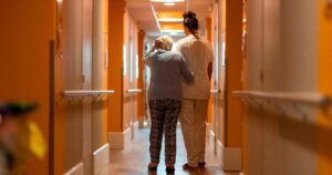 Coronavirus en España: denuncian que hospitales rechazaron a pacientes mayores de 75 años