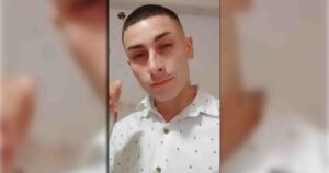 Apuñaló a una niña para robarle una tablet y ahora hace videos de Tik Tok desde la cárcel 