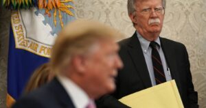 Justicia niega el intento de Donald Trump de bloquear la publicación del libro de John Bolton