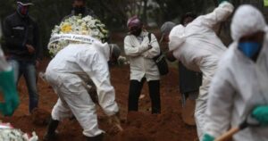 América Latina supera las 100 mil muertes por coronavirus 