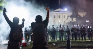 Manifestantes intentaron derribar estatua cerca de la Casa Blanca durante protestas antirracistas