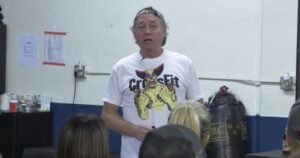 Fundador de CrossFit renunció tras dichos racistas sobre George Floyd