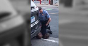 Agente que mató a George Floyd recibió entrenamiento para evitar 