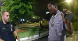 Acusan de homicidio a ex policía de Atlanta que le disparó a Rayshard Brooks