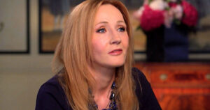 Autora de Harry Potter fue acusada de transfóbica por polémicos mensajes sobre la menstruación