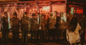 Caso Antonia Barra: la verdad tras imagen de Carabineros protegiendo local de familia de Martín Pradenas