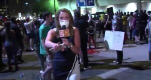 Registran más de 140 ataques contra periodistas durante las protestas en Estados Unidos
