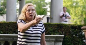 Cómo la pareja que amenazó con armas a manifestantes en Misuri se transformó en meme