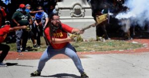 Detienen en Uruguay a hombre que disparó un mortero artesanal frente al Congreso de Argentina