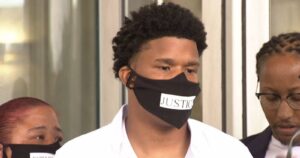 Joven afroamericano fue víctima de una brutal agresión por parte de la Policía de Nueva York