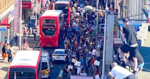 Expertos temen que protestas en Europa provoquen una segunda ola de COVID-19