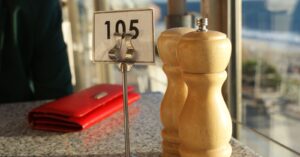 Investigador chileno adelanta el fin de algunas costumbres en restaurantes por el coronavirus