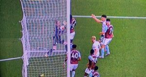 El gol mal anulado que desató el escándalo en el regreso de la Premier League
