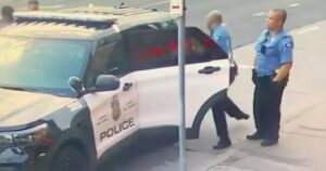 Revelan nuevo e impactante video de la detención y muerte de George Floyd