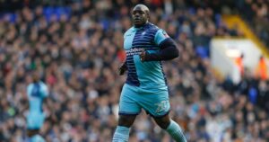 La historia de Adebayo Akinfenwa: el delantero de más de 100 kilos que fue felicitado por Jürgen Klopp