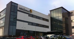 Vacuna de Oxford daría el doble de protección contra el COVID-19