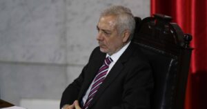 Clausuran restaurante donde fue sorprendido comiendo el secretario del Senado