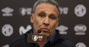 Marcelo Espina confirma que jugadores de Colo Colo se harán el PCR y volverán a entrenar