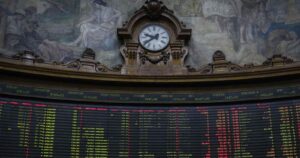 Bolsa de Santiago se desploma por efecto del retiro de fondos de la AFP