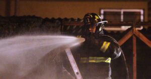 Un fallecido, dos lesionados y cuatro viviendas afectadas: investigan balacera y posterior incendio en San Felipe