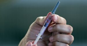 Laboratorio Moderna inicia los ensayos de fase 3 de su vacuna contra el COVID-19