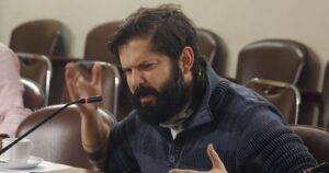 Boric arremete contra ministros y empresarios: 