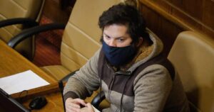 Gabriel Boric es sancionado por burlar la seguridad del Congreso