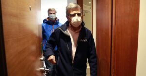 Alcalde Lavín critica que detenido por robo a banco de Las Condes quedara en libertad