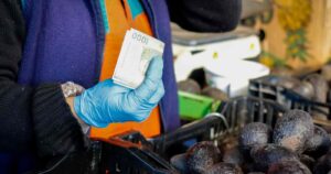 Comercio informal y ferias libres: uso de dinero en efectivo aumentó en 16% durante la cuarentena