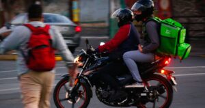 Gobierno: hay 970 mil trabajadores esenciales en las calles de Santiago