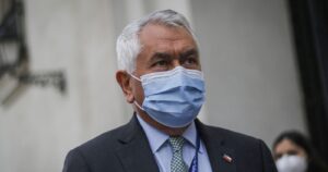 Ministro Paris pidió sumarse al minuto de silencio por las víctimas del COVID-19