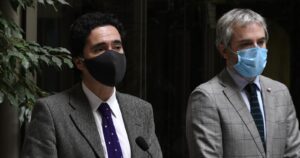 Ministros Briones y Blumel llaman a 