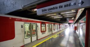 Metro de Santiago anunció nuevo horario y reapertura de estaciones