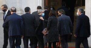 Las dudas con el protocolo sanitario y una particular mascarilla: los momentos que dejó el cambio de gabinete