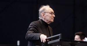 Inti Illimani deja como mentiroso a Baradit por supuesta participación de Morricone en himno del FPMR