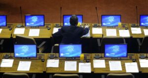 Chile sigue teniendo a los legisladores mejor pagados de la OCDE tras rebaja de dieta parlamentaria