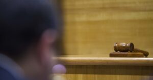 Los tres delitos que el tribunal desestimó en la formalización de Martín Pradenas