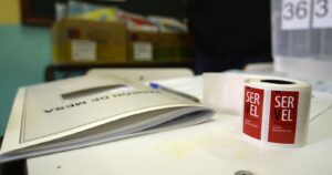 Límite de gasto en redes sociales y horarios extendidos: la propuesta del Servel para el plebiscito