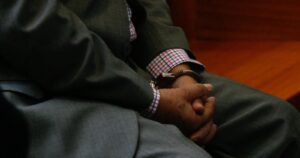 Los Ángeles: mujer de 80 años denunció haber sido violada y agredida por su hijo