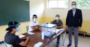 Elecciones en España: Galicia y País Vasco prohíben que contagiados con COVID-19 puedan votar