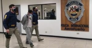 Tenía tres órdenes pendientes: detienen a chileno expulsado de España tras cumplir condena