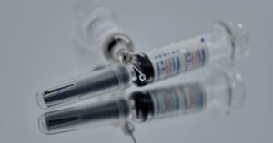 Vacuna china contra el coronavirus inicia la fase final de sus ensayos