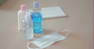 Tres presos mueren en México por tomar alcohol gel entregado para prevenir el coronavirus