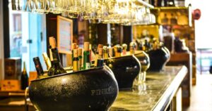 OMS evalúa recomendar el cierre de los locales nocturnos ante los rebrotes de COVID-19