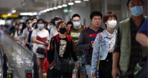 China registra récord de nuevos casos de coronavirus desde abril