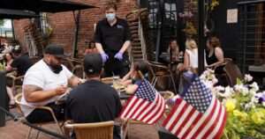 Dramático récord: Estados Unidos registra más de 53 mil nuevos casos de coronavirus en un día