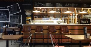 Científica que convenció a la OMS de la transmisión aérea de COVID-19 define los lugares más peligrosos de contagio